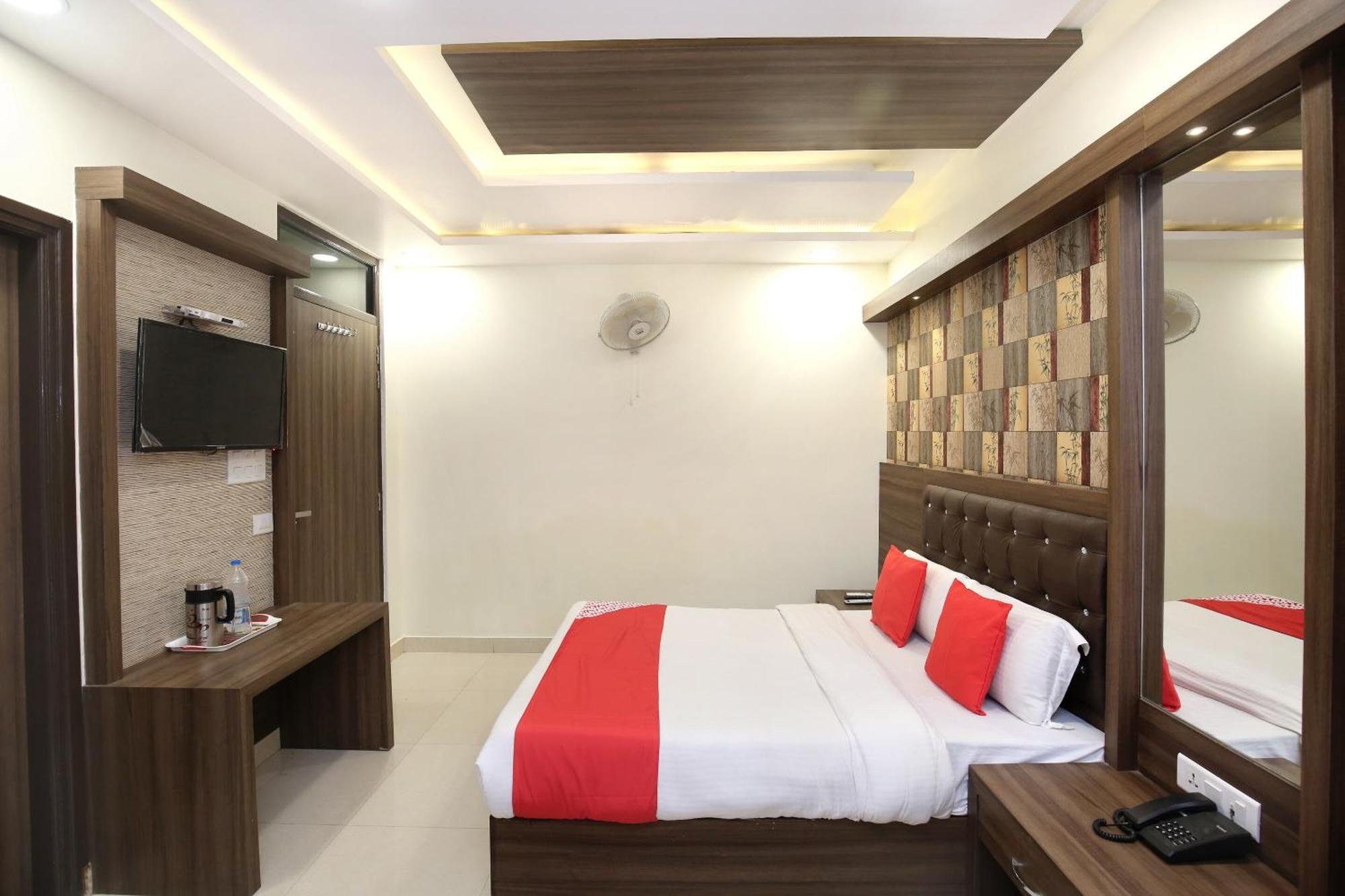 Oyo 17307 Hotel Kings Amritsar Bagian luar foto