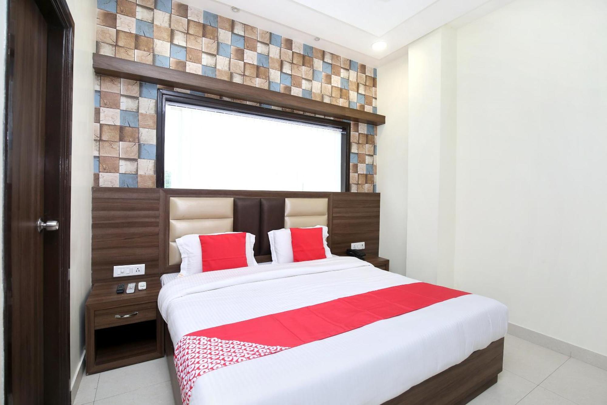 Oyo 17307 Hotel Kings Amritsar Bagian luar foto