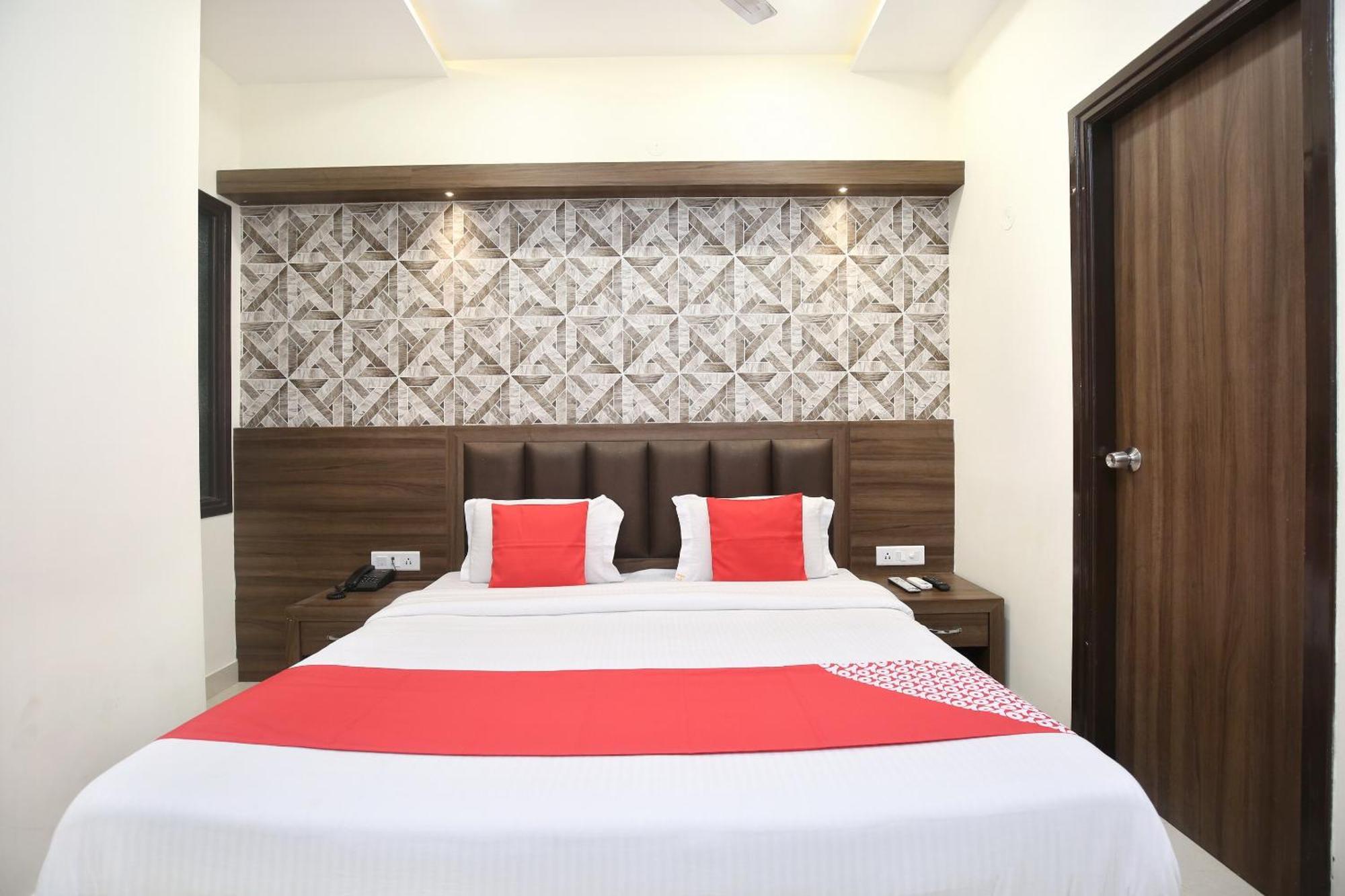 Oyo 17307 Hotel Kings Amritsar Bagian luar foto